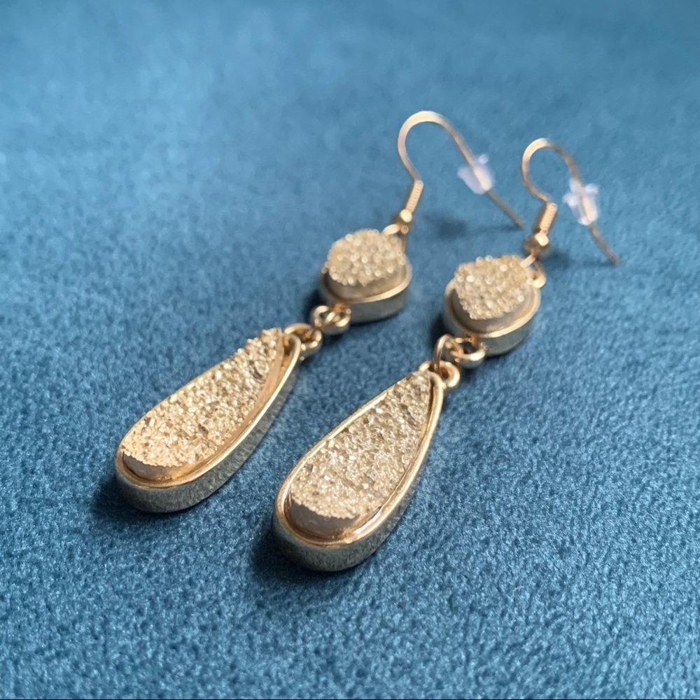 • NEW! Champagne Druzy Earrings • - Picture 2 of 9
